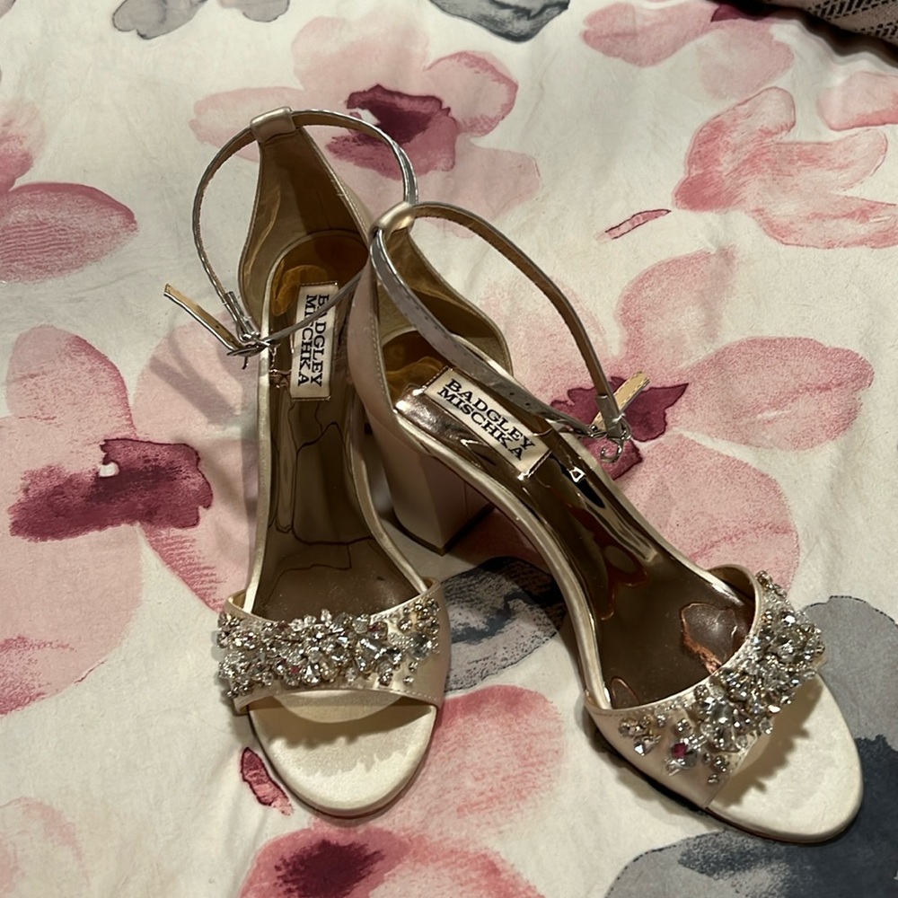 Beautiful Badgley Mischka Satin Open Toe Shoes. NWOT